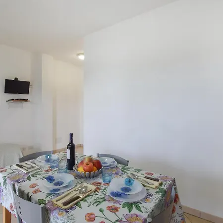 Lovely In With Swimming Pool Apartment Ricadi