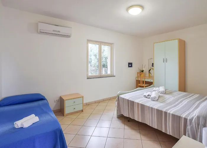 Lovely In With Swimming Pool Apartment Ricadi