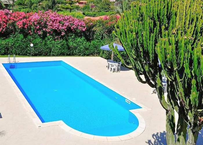 Lovely In With Swimming Pool Apartment *